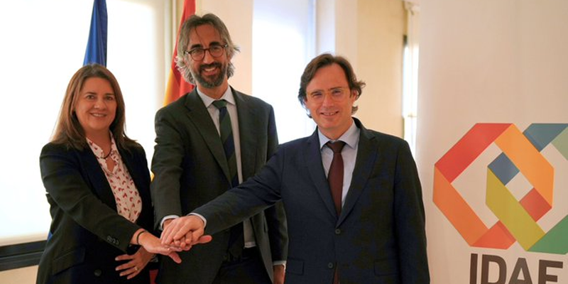 El IDAE y la Adene firman un convenio para desarrollar el Observatorio Ibérico de la Energía