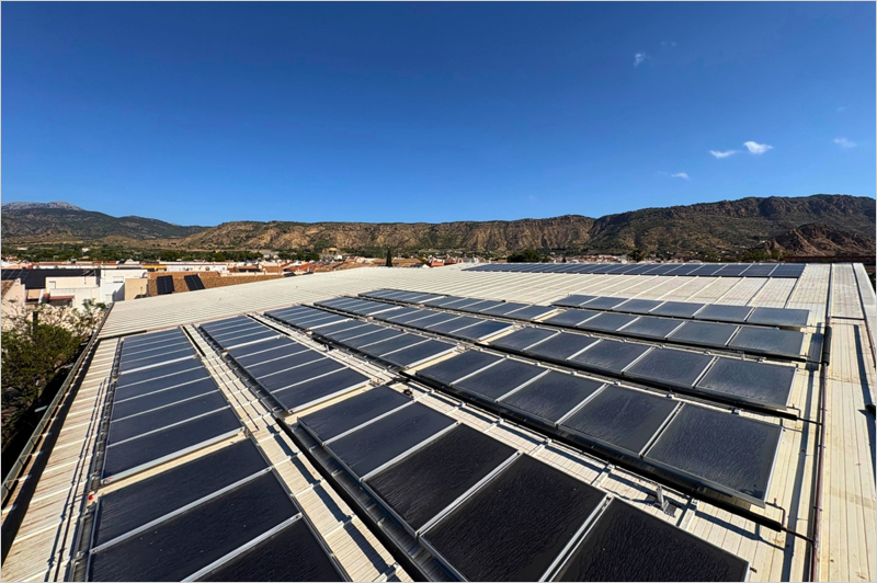 Los centros educativos e instalaciones deportivas de Alhama de Murcia incorporan energía solar gracias a fondos europeos