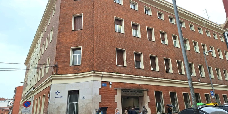 La sustitución de los sistemas convencionales por una caldera de biomasa de balance neutro y la optimización de diversas instalaciones permiten al ambulatorio de Barakaldo alcanzar la calificación ‘A’.