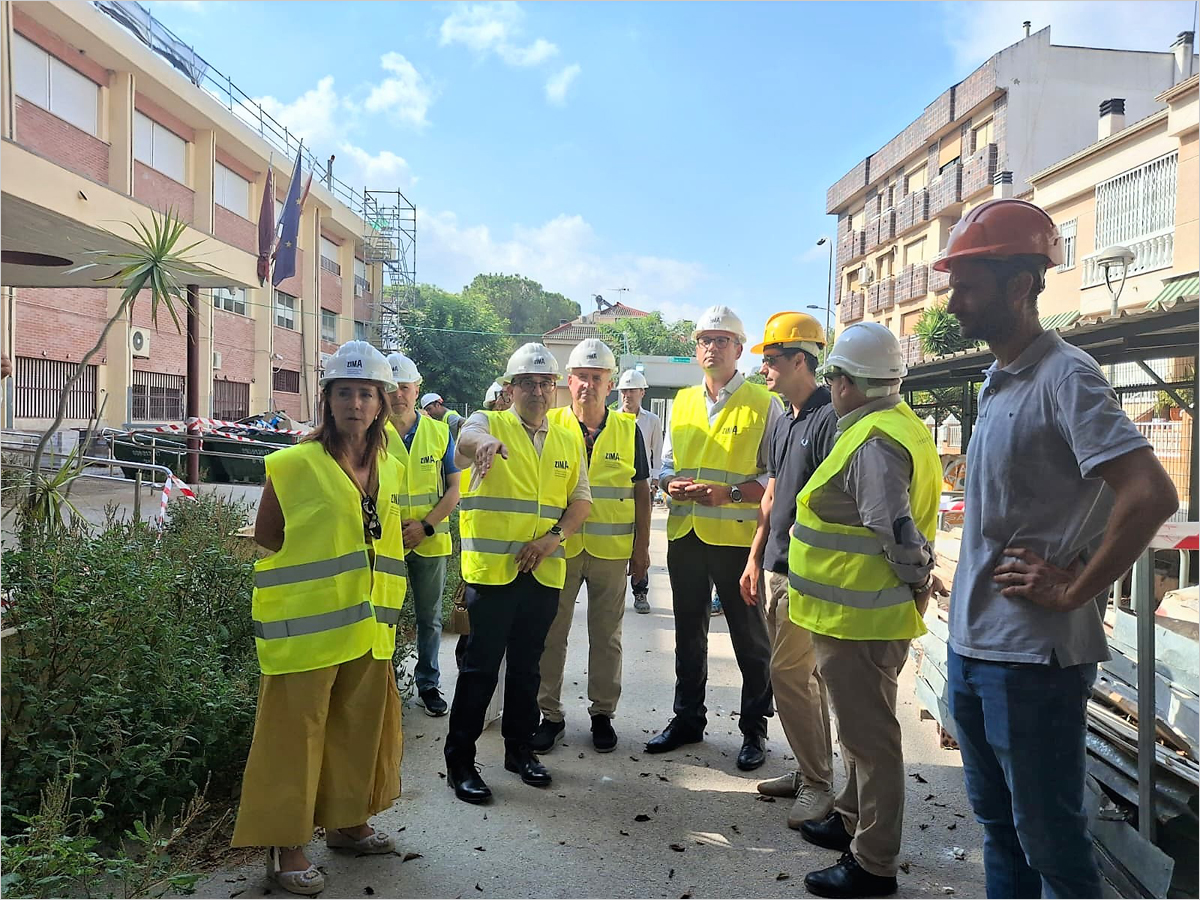 La Región de Murcia renovará cubiertas e instalará placas solares en 11 centros educativos este verano