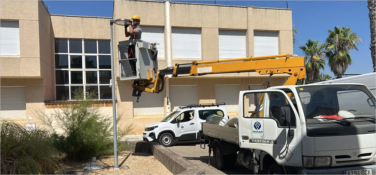 La Universidad de Extremadura renueva el alumbrado exterior de sus campus con 719 luminarias LED.