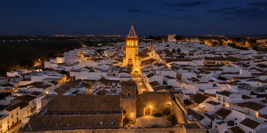 Las obras de renovación del alumbrado público exterior de El Coronil entran en su fase final con Artecoin