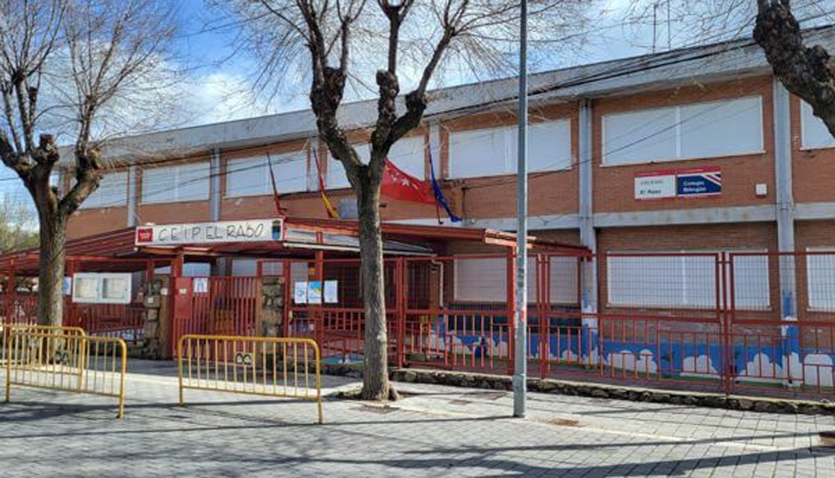 Colegios públicos San Miguel Arcángel y El Raso de Moralzarzal, donde se harán mejoras de climatización y conservación