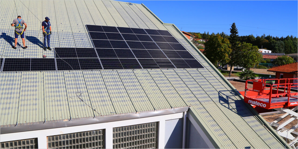 El frontón Román Gutiérrez de Iruña de Oca incorpora 52 paneles fotovoltaicos para autoconsumo