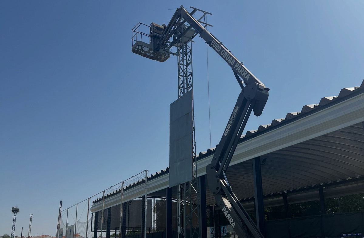 El proyecto contempla la renovación de 1.100 puntos de luz por LED de alta eficiencia, así como mejoras en instalaciones deportivas, iluminación artística y mayor seguridad para peatones