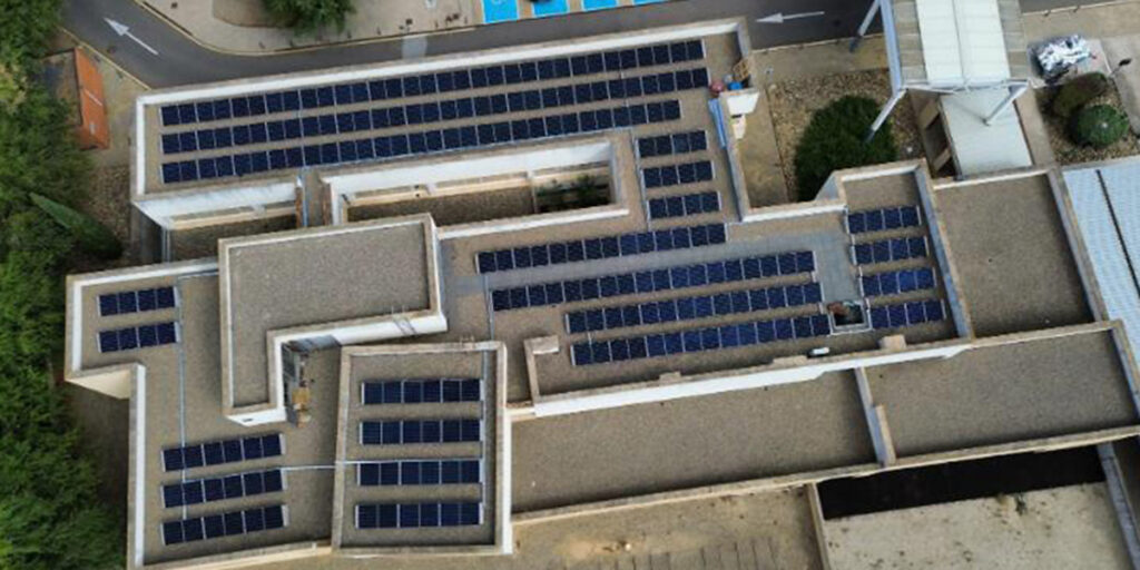 El Hospital Universitario de Calahorra estrena una planta fotovoltaica para autoconsumo eléctrico